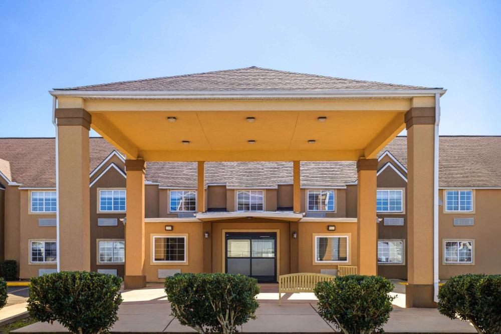 Days Inn by Wyndham Jackson Downtown